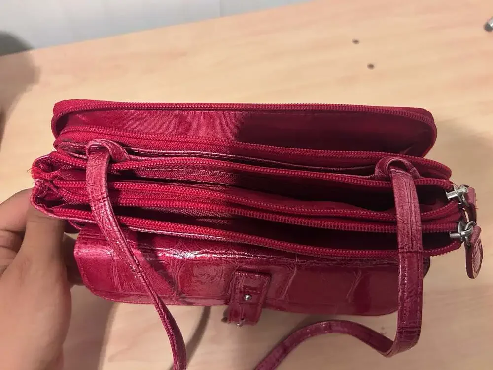 Vintage Style Red Croc Embossed Faux Leather Multi-Compartment Crossbody Bag